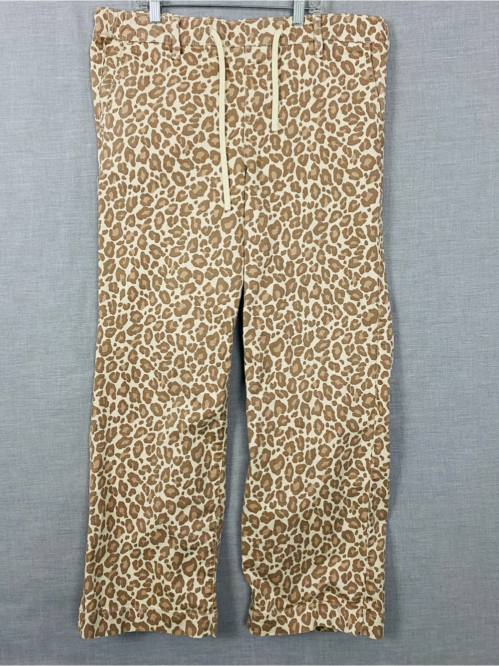 Torrid Pants Leopard Print Beige Size 1R Elastic Waist Denim Feel